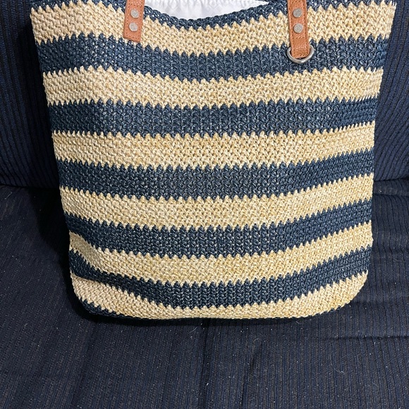 31 Around Town Tote NWOT - Picture 2 of 6